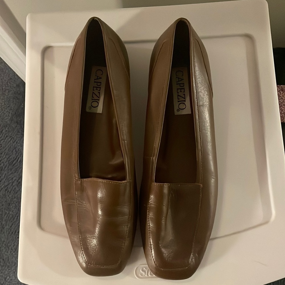 Tan flat CAPEZIO shoes